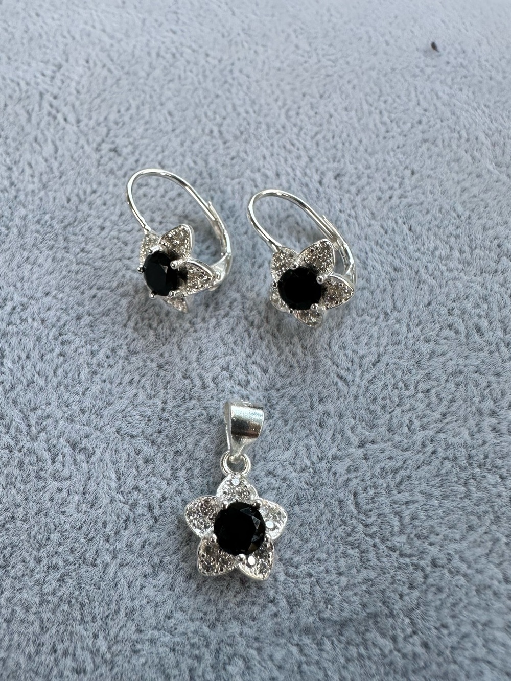 New 925 Italy Sterling Silver Floral Black Stone Pendant and Earrings Set